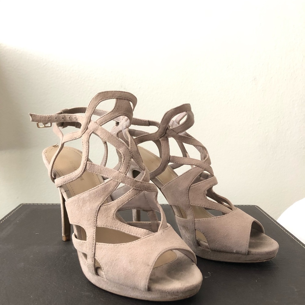 Strappy heals